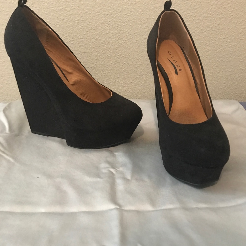 Black platform wedge